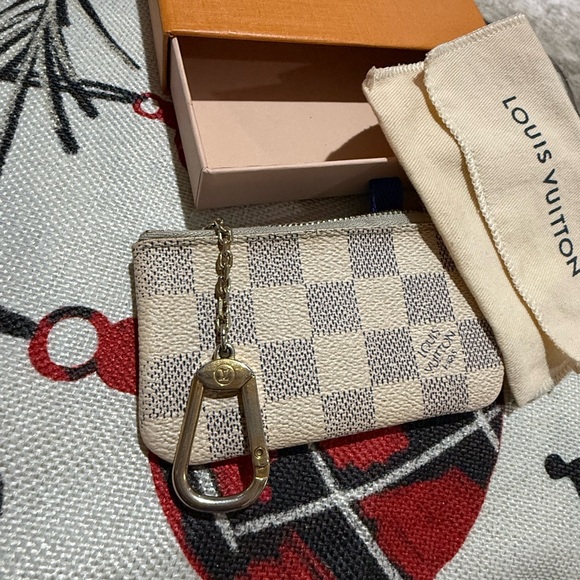 Louis Vuitton Damier Azure Key Pouch - Picture 4 of 10